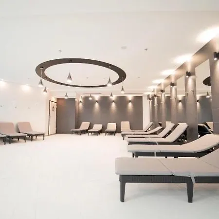 Hanza Tower Lux 5 Pool Jacuzzi Sauna 公寓